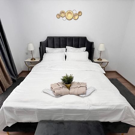 Sun Apartments 奥托佩尼 外观 照片
