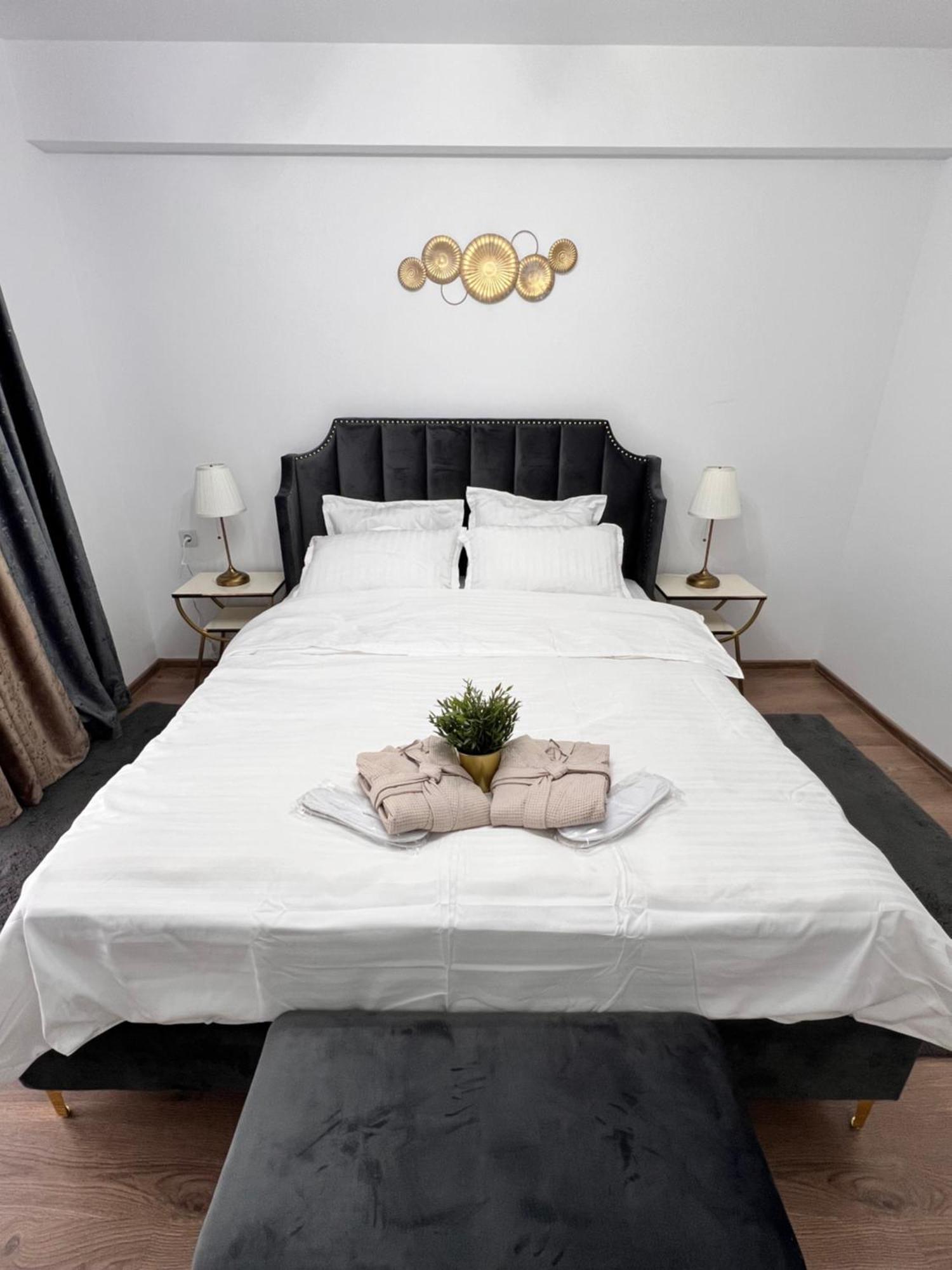 Sun Apartments 奥托佩尼 外观 照片