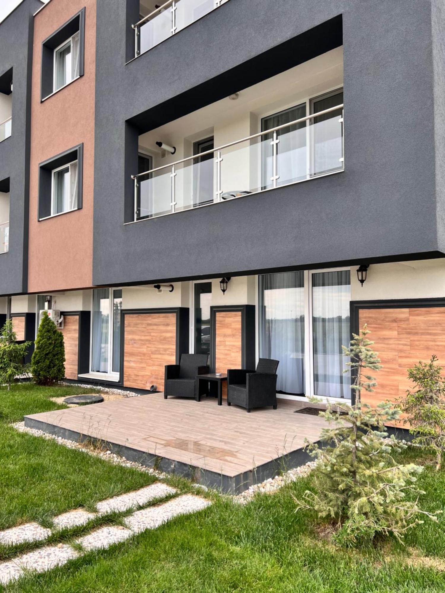 Sun Apartments 奥托佩尼 外观 照片